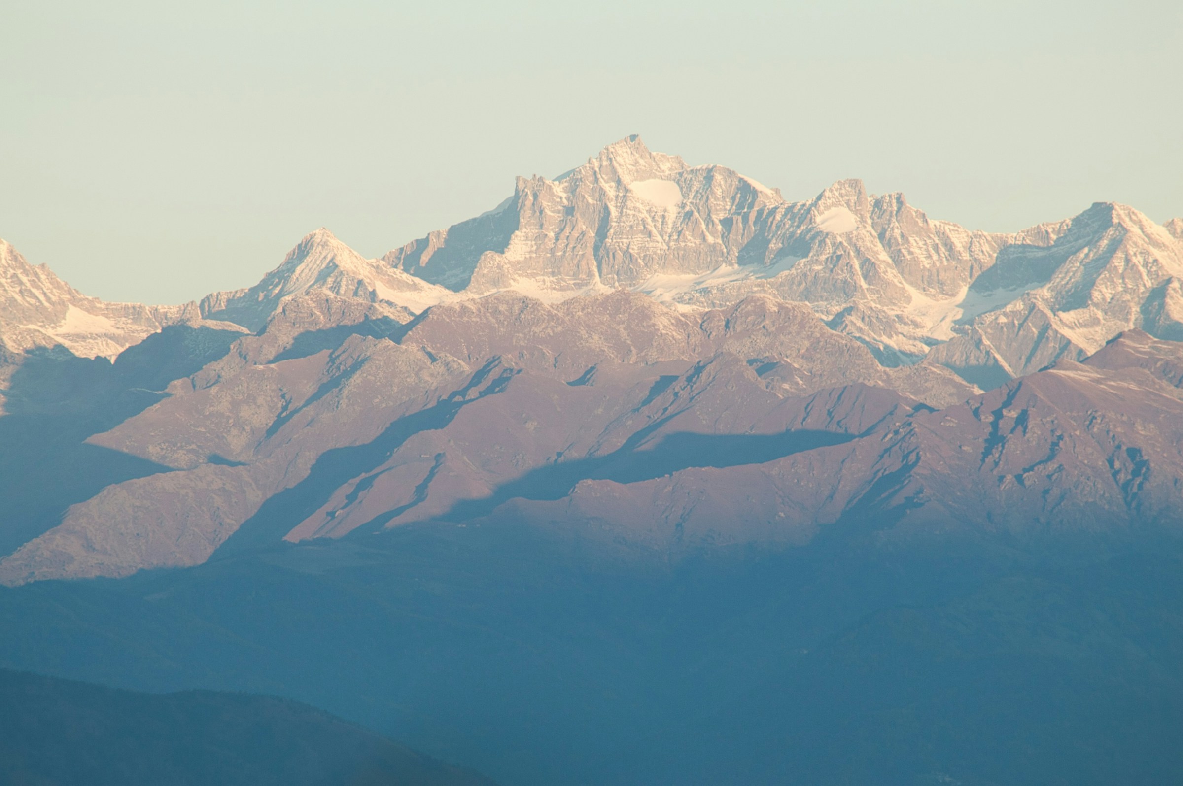 Le vette del Gran Paradiso illuminate dal sole